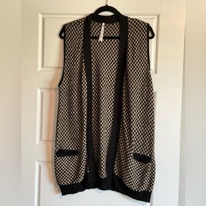 Leo & Nicole Black and Brown Checkered Cardigan Vest
